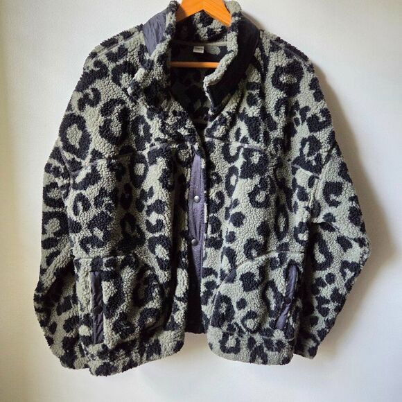 EUC OLD NAVY SHERPA ANIMAL PRINT MOCK NECK BUTTONED SWEATER SIZE XL - Picture 1 of 13